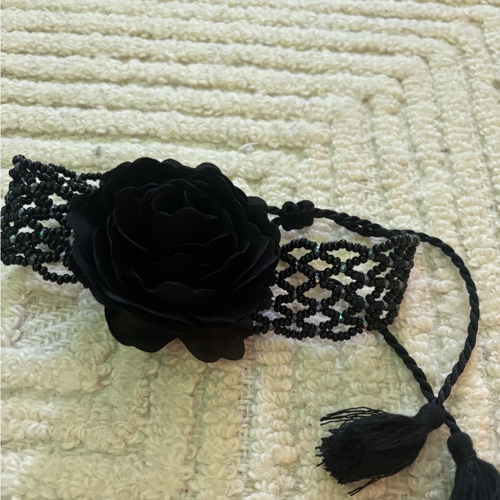Zara beaded flower choker